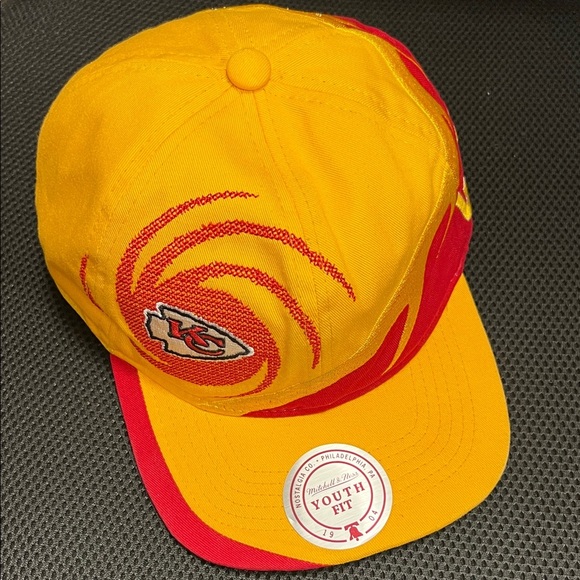 NWT Mitchell & Ness Yellow and Red Chiefs Cap - Picture 1 of 12